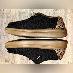 New an original box women’s size 8 pink and black suede to shop up sandal